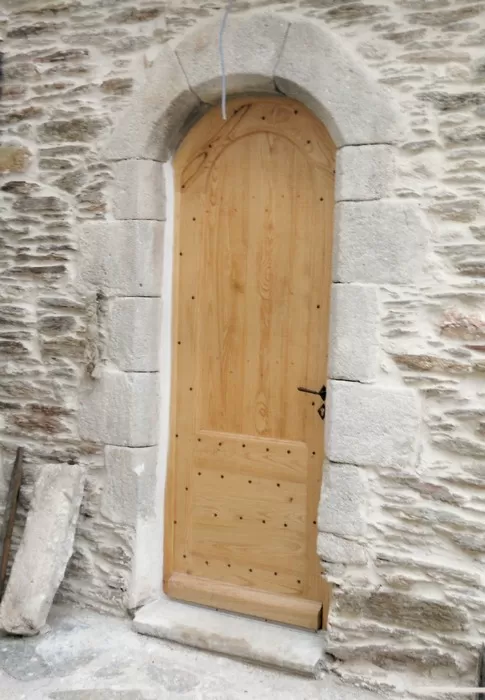 Création d'une porte ancienne en bois en Lozère, Les Salles-du-Gardon, ALC MENUISERIES